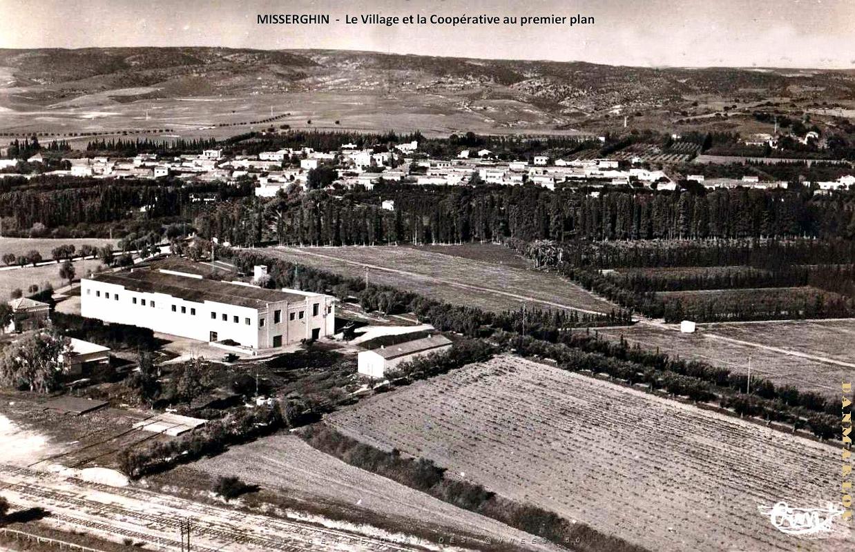 Misserghin - Village et Cooperative au premier plan.jpg
